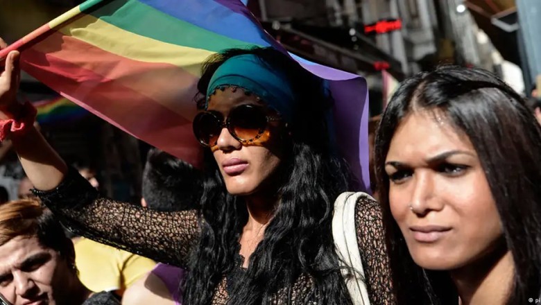İstanbul'da Yasaklara Rağmen LGBTİ+ Onur Yürüyüşü Gerçekleştirildi