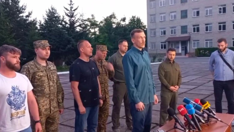 Azov Komutanları Ukrayna'ya Ulaştı ve Karşılanmaları Sevgiyle Karşılandı, Rusya Tepki Gösterdi