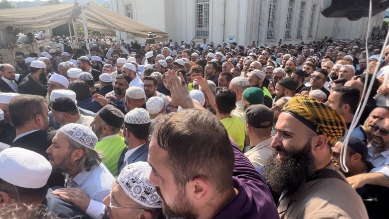 Adıyaman Menzil Şeyhi Şeyh Abdülbaki Erol'ün Cenaze Namazına Milyonlarca Kişi Katıldı