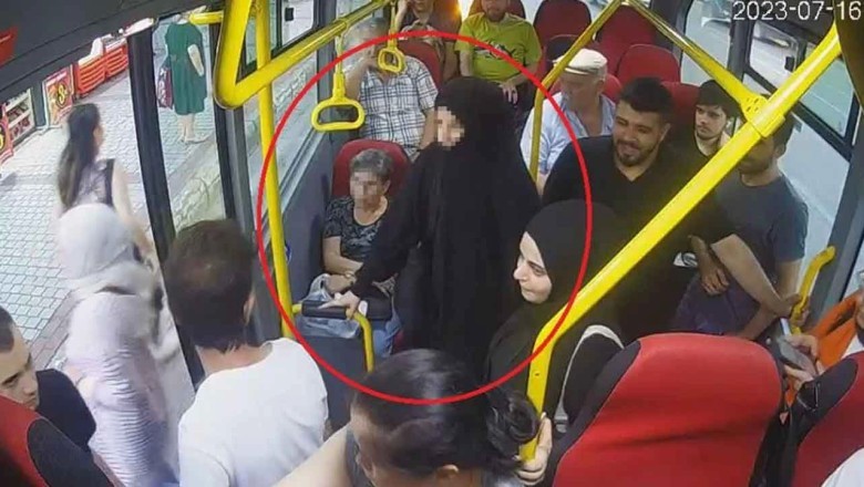 Bursa'da Tesettürlü Genç Kıza Hakaret Eden Kadına Yolculardan Tepki!
