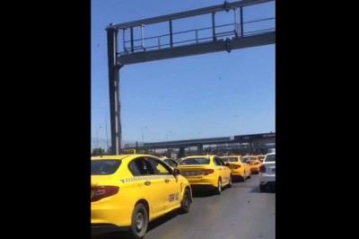Akaryakıt Zammına İtiraz Eden Taksiciler Kontak Kapattı